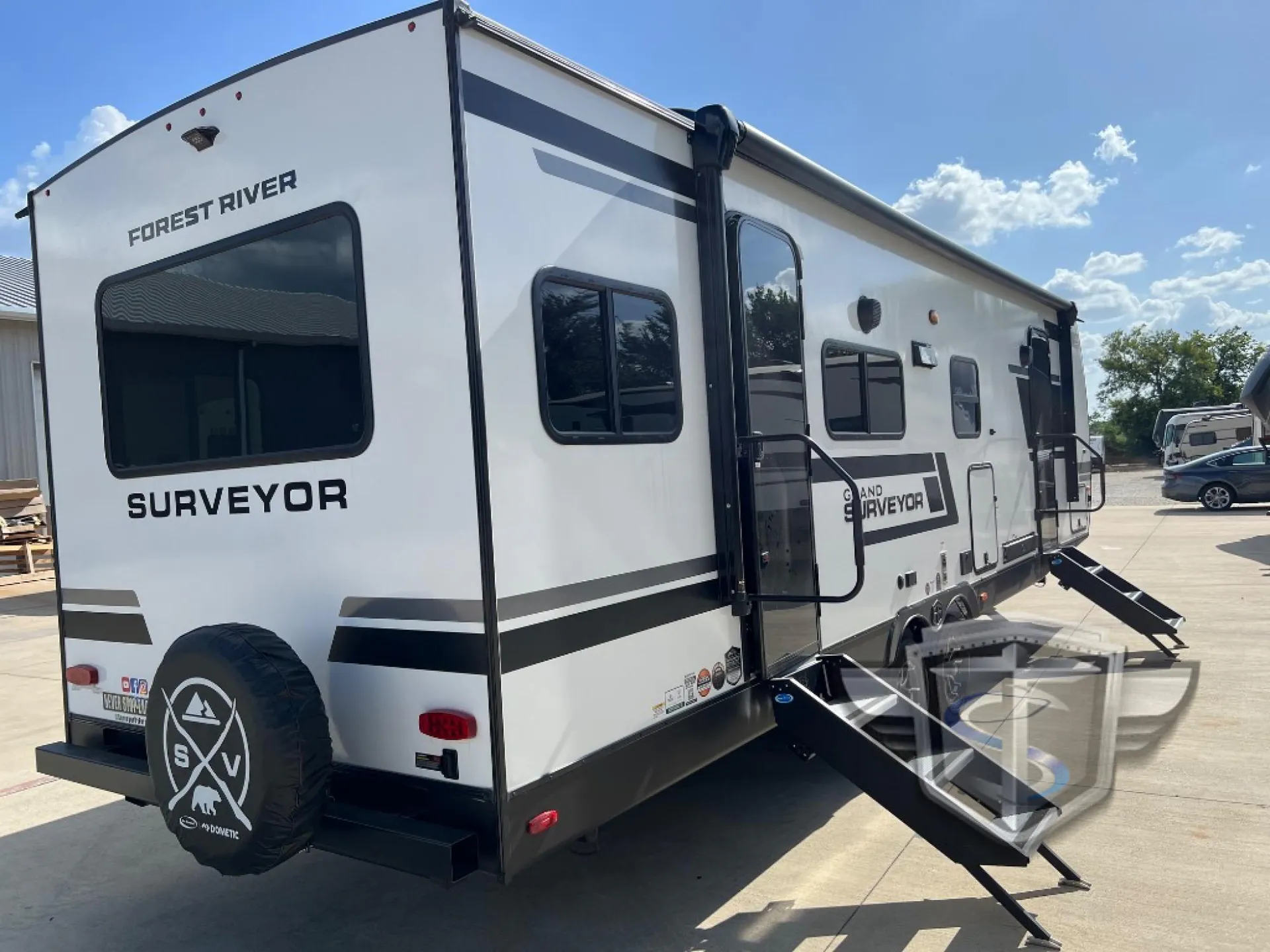 2027 Forest River Grand Surveyor 253RLS — Photo 5
