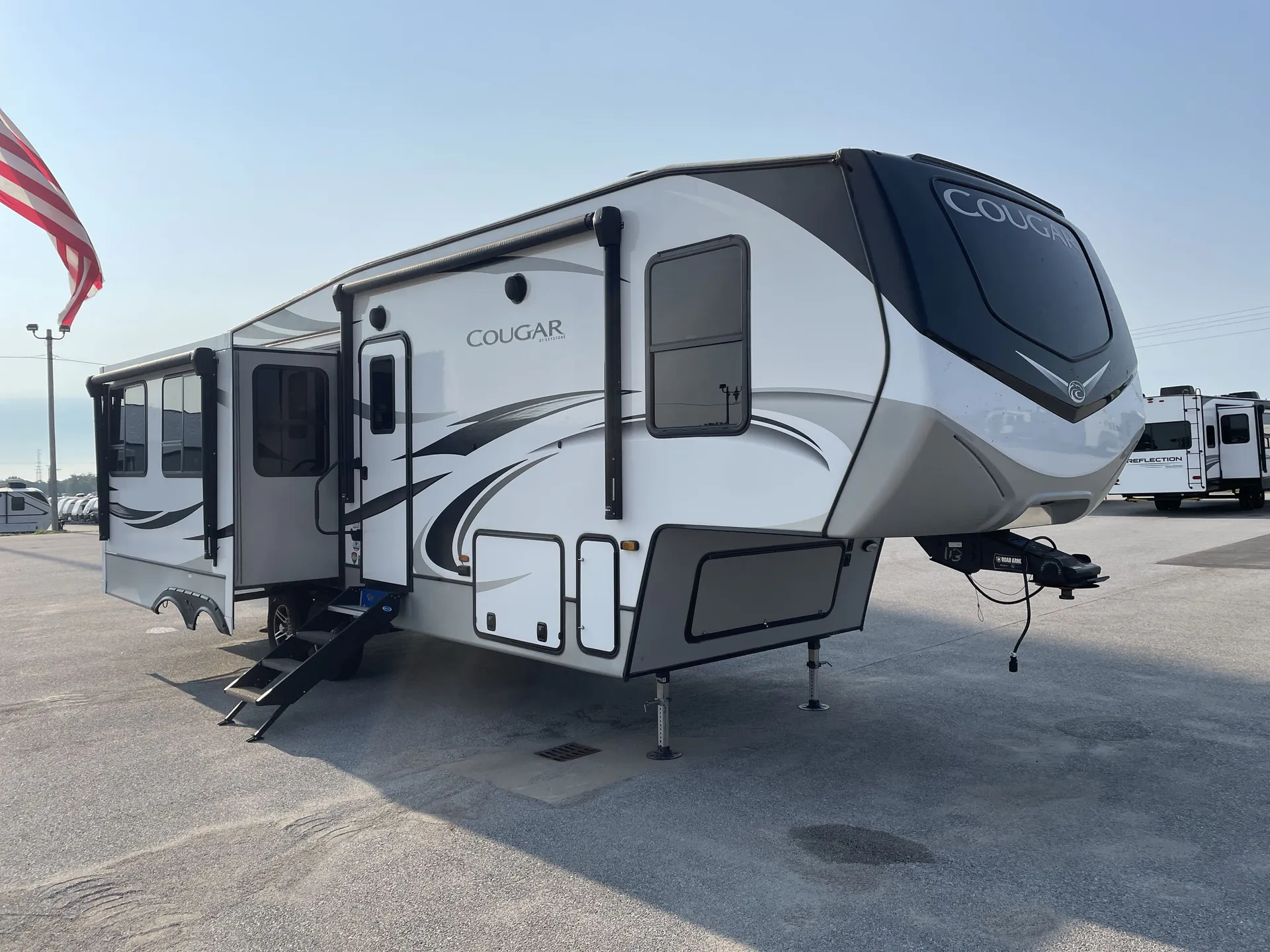 2021 Keystone Cougar 290RLS - Photo 2