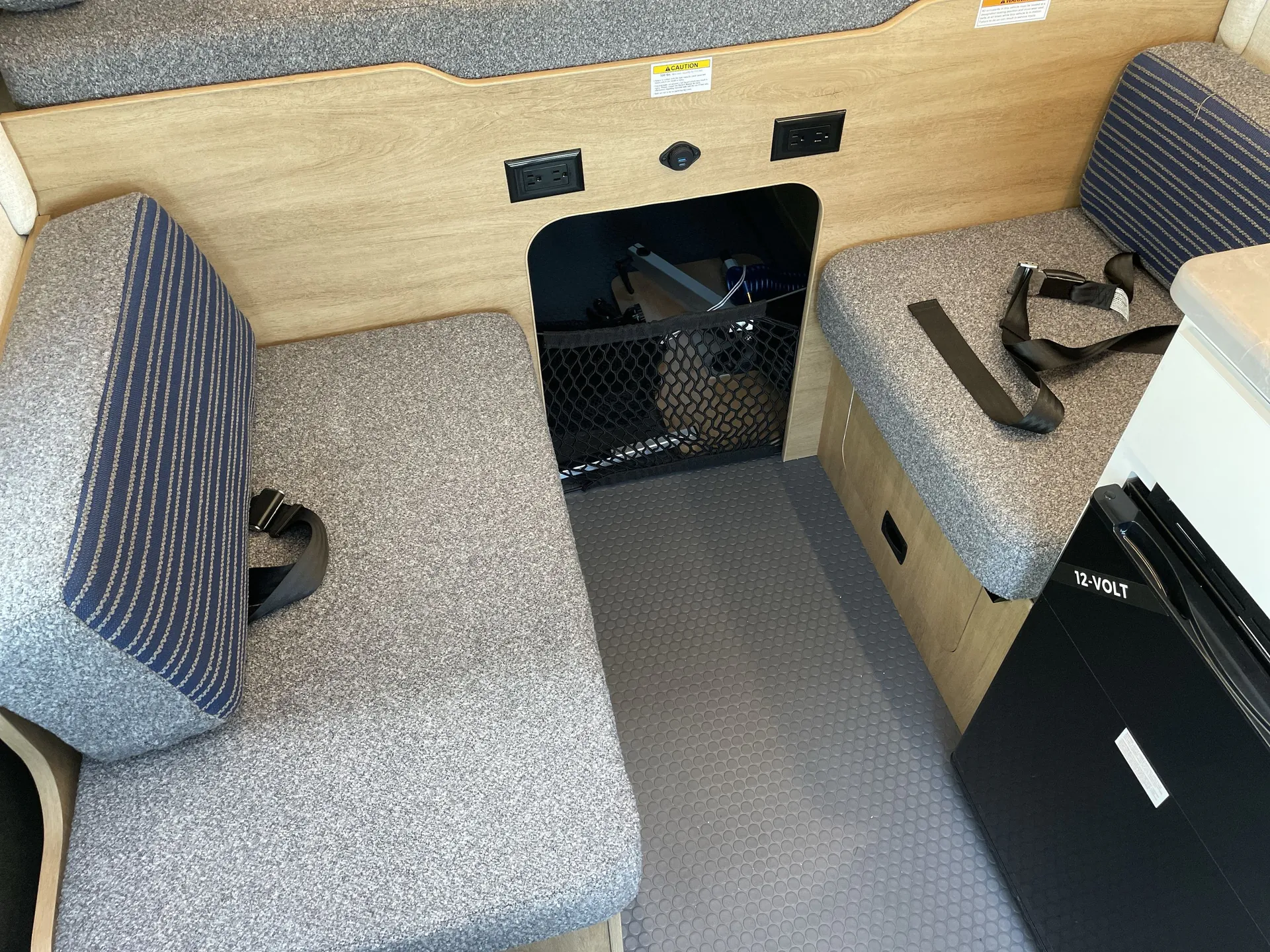 2026 Thor Motor Coach Freedom Elite Van 17D — living area main
