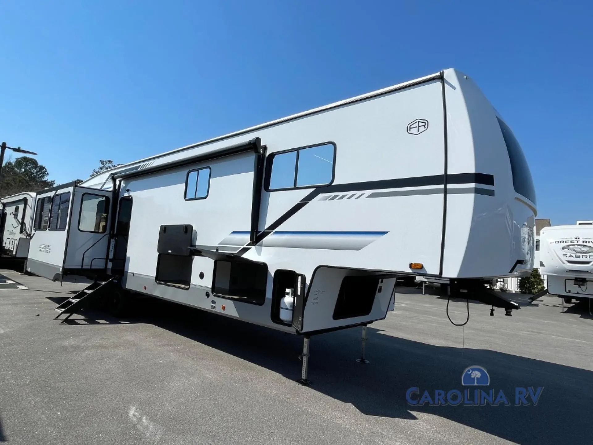 2025 Forest River Cherokee Arctic Wolf Suite 3650 SUITE - Photo 2