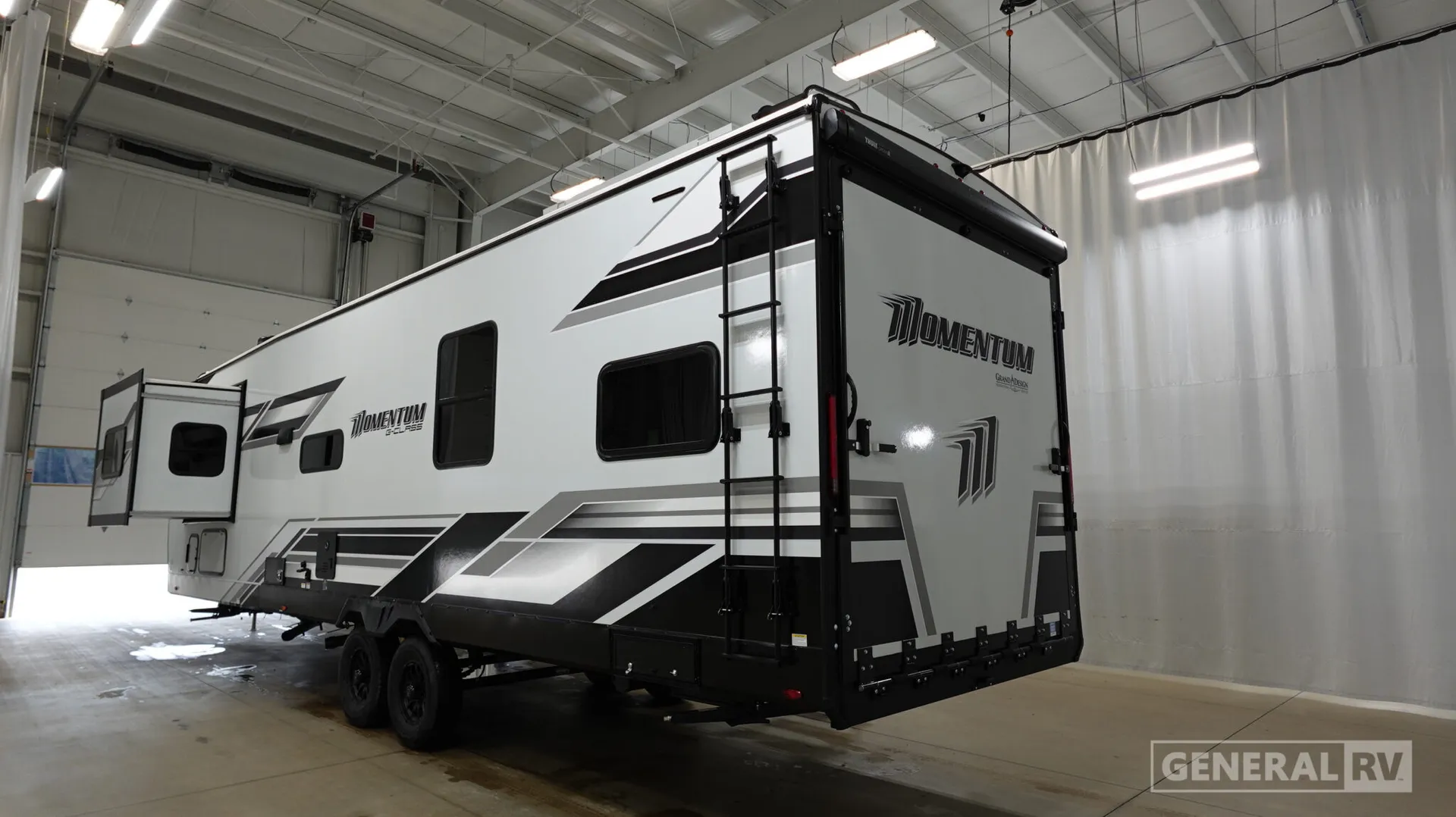 2026 Grand Design Momentum G-Class 31G - Photo 4