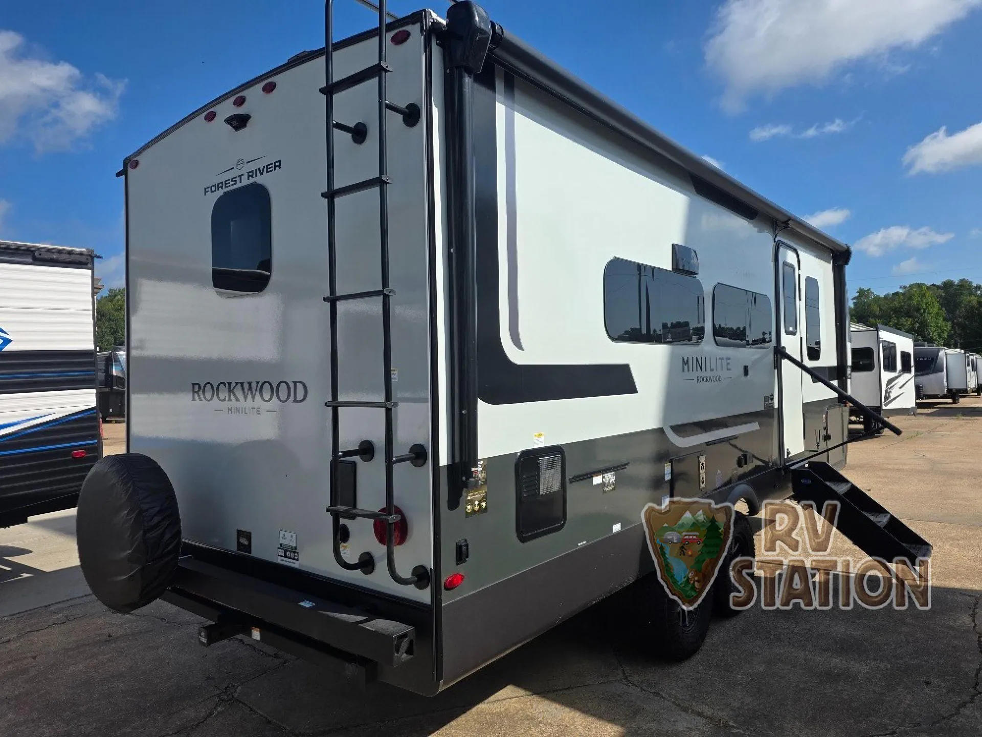2027 Forest River Rockwood Mini Lite 2524FBT — Photo 5