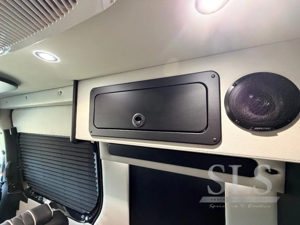 2026 Midwest Automotive Designs Luxe Cruiser D4, Photos photo 36