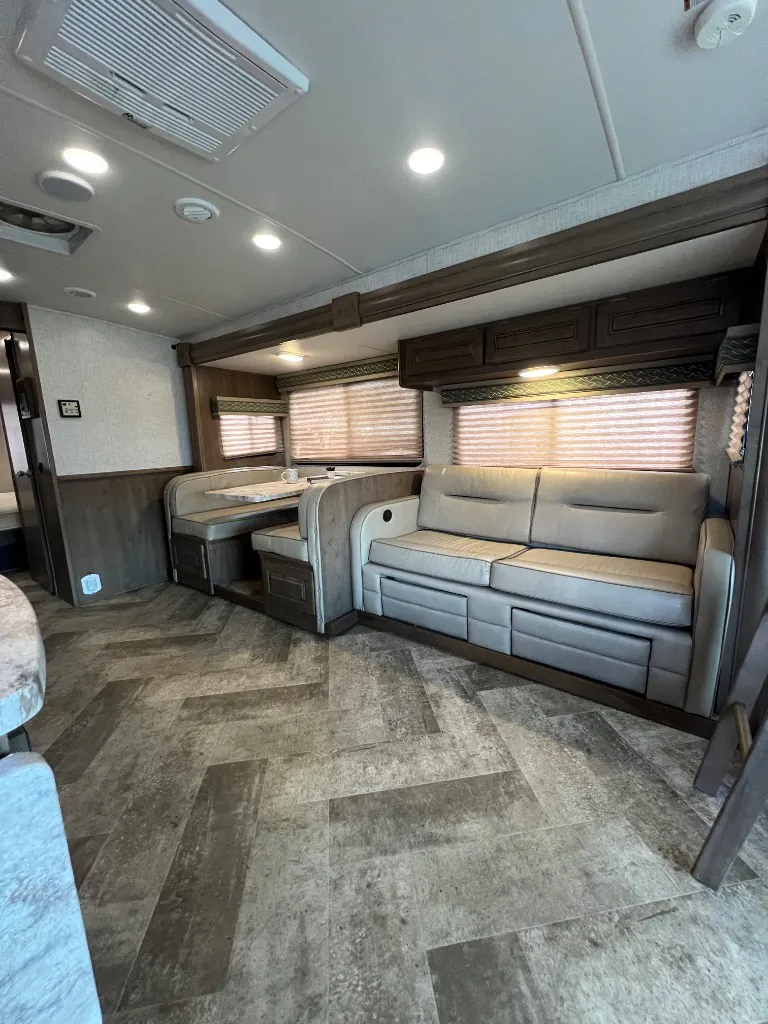 2018 Forest River Georgetown 3 Series GT3 30X3 — Photo 7