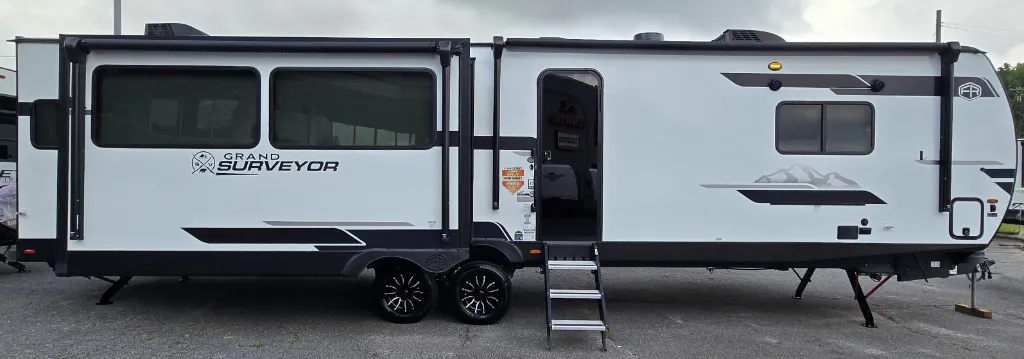 2025 Forest River Grand Surveyor 305RLBS