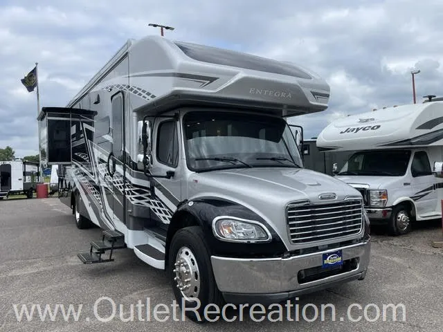 2023 Entegra Coach Accolade XL 37K - Photo 2