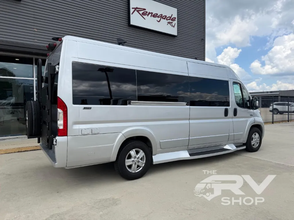 2025 Midwest Automotive Designs Luxe Cruiser D4, Photos photo 12