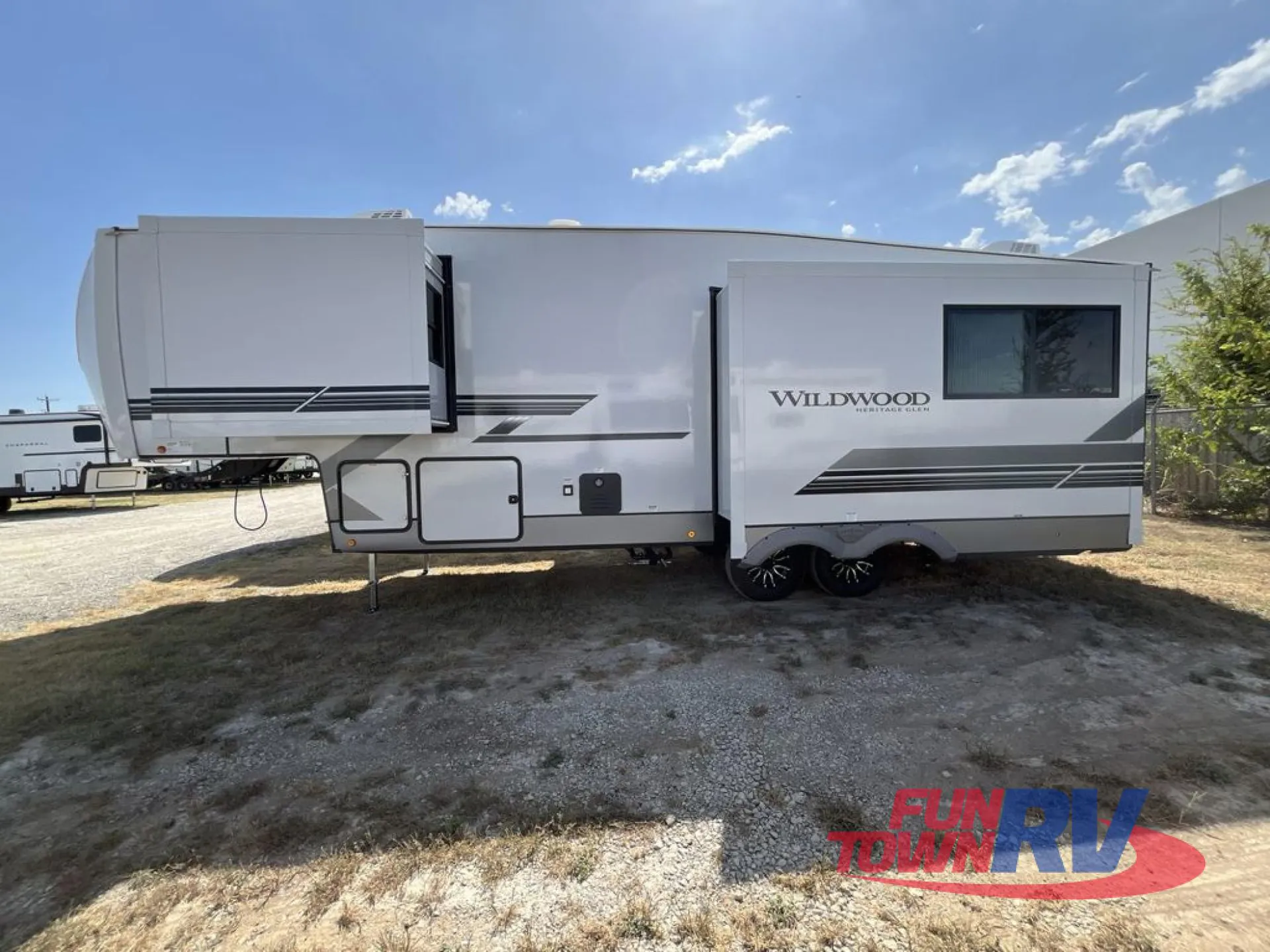 2027 Forest River Wildwood Heritage Glen 286RL - Photo 4