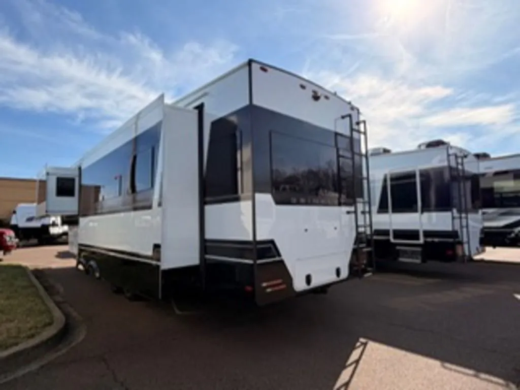 2026 Brinkley Model Z 3600, Photos photo 4