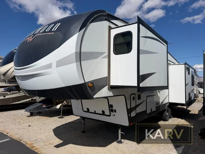 2022 Forest River Rockwood Signature Ultra Lite 8298KS - Photo 2