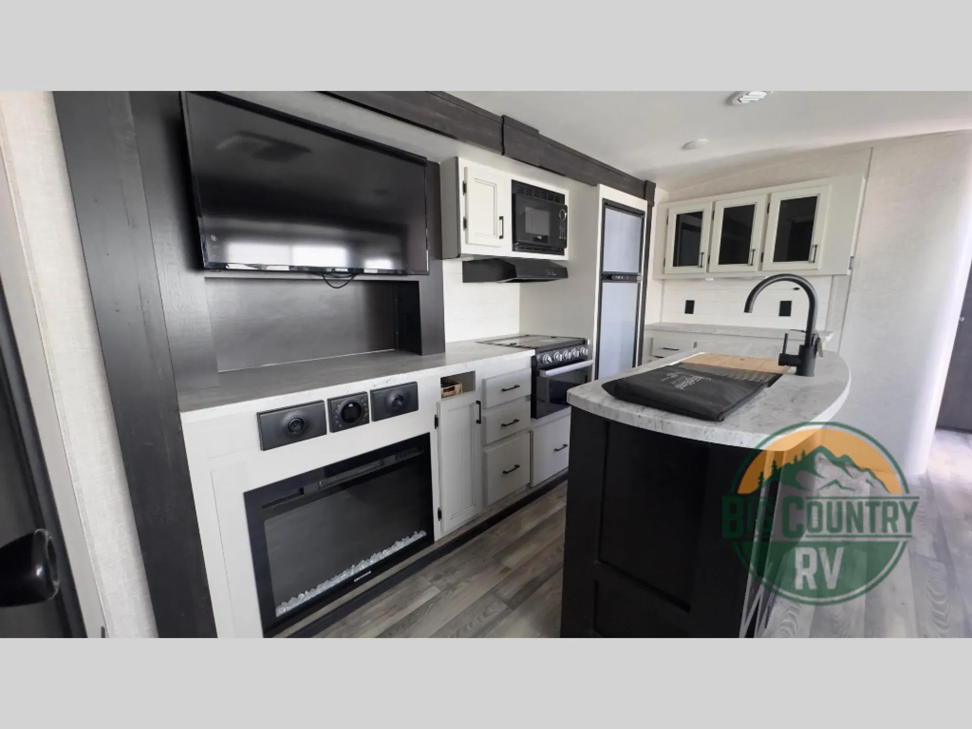 2023 Highland Ridge Open Range Light 321BHS dealer photo 4 from Big Country RV