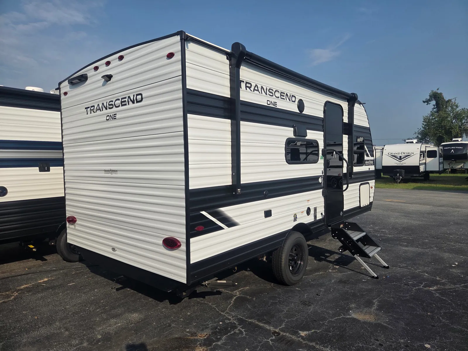 2025 Grand Design Transcend One 151BH - Photo 3