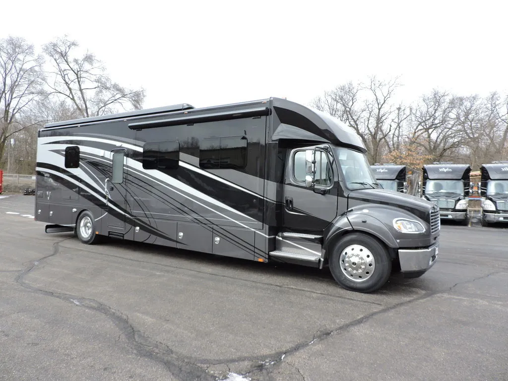 2019 Renegade RV Verona LE 40LRB - Photo 2