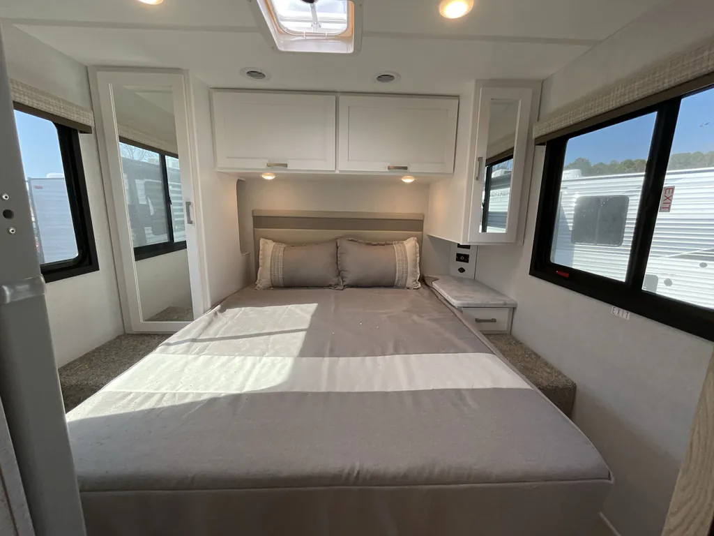2026 Thor Motor Coach Freedom Elite 28HE, Photos photo 15