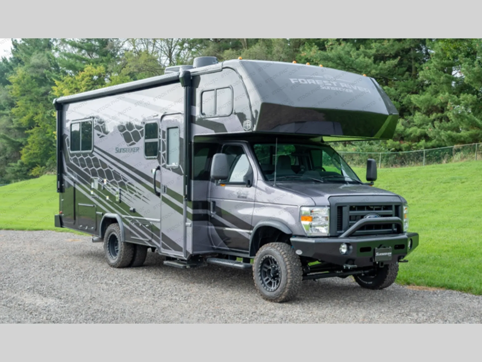 2027 Forest River Sunseeker 23504X4 - Photo 2
