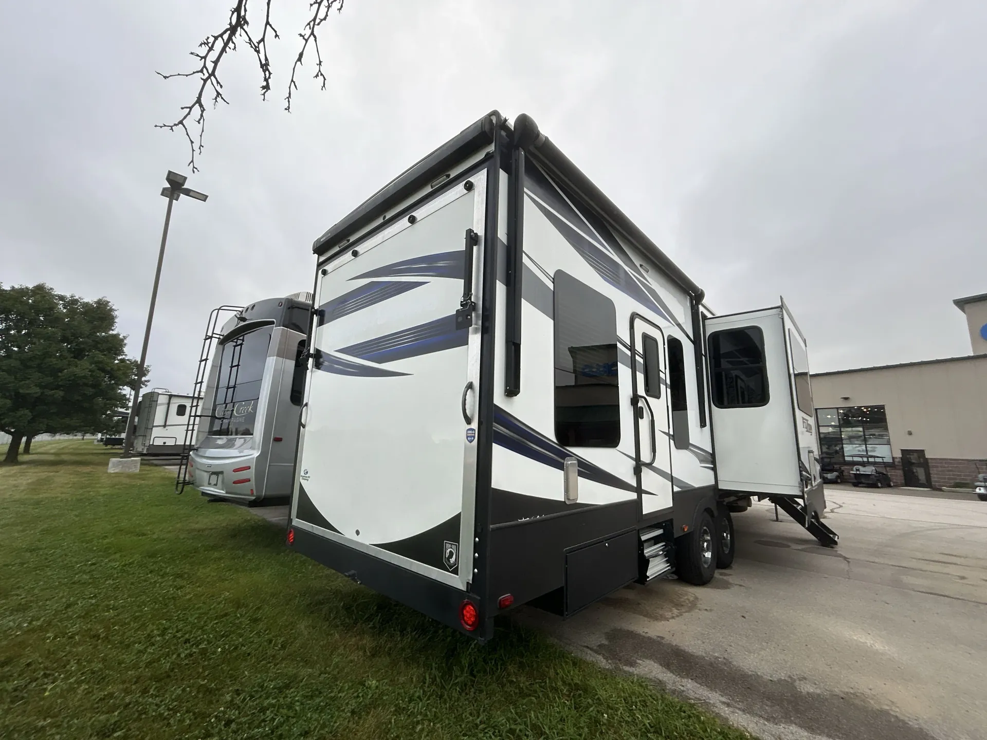 2020 Keystone Fuzion 357 — living area main