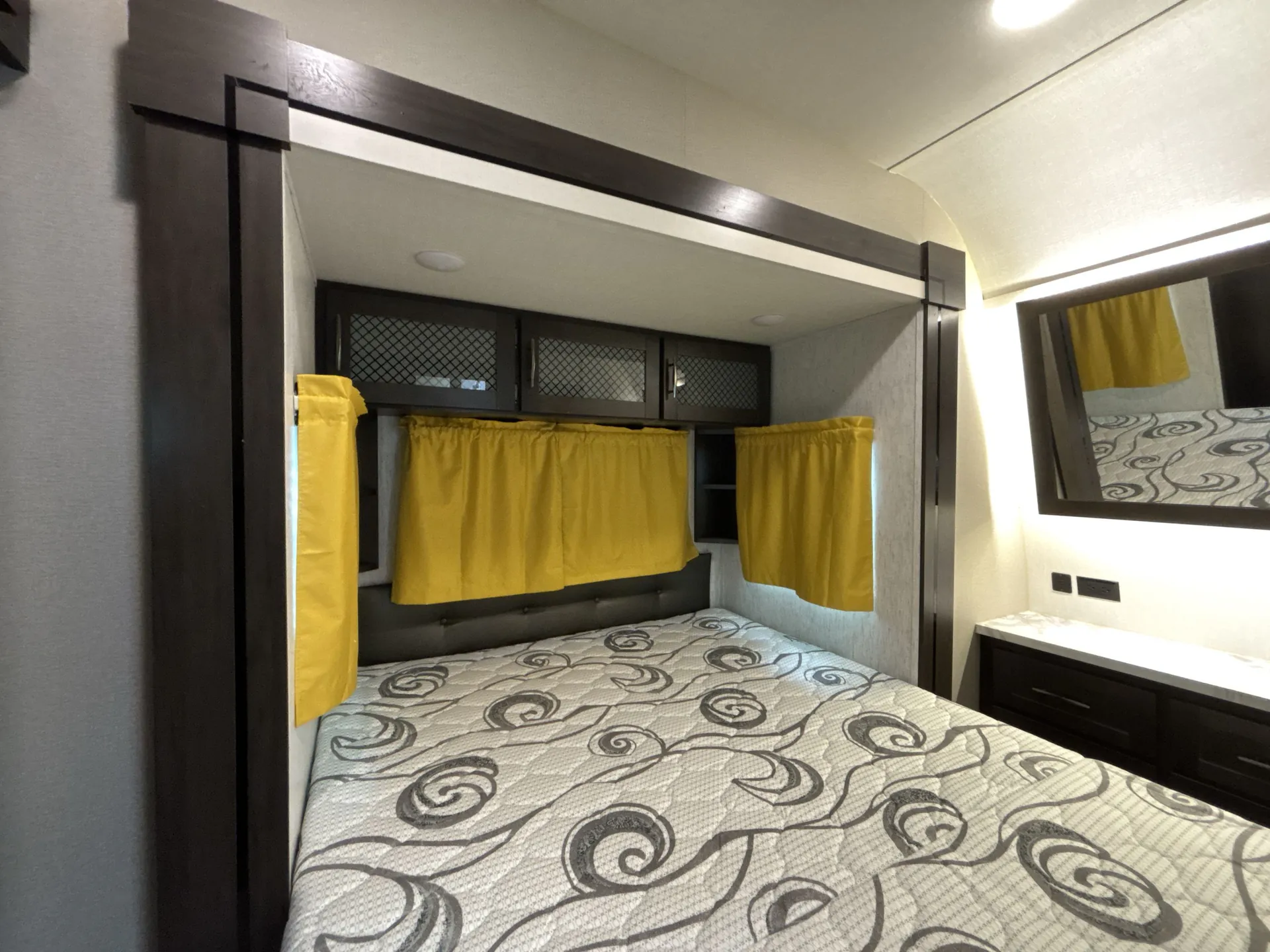 2021 Grand Design Momentum G-Class 21G — living area main