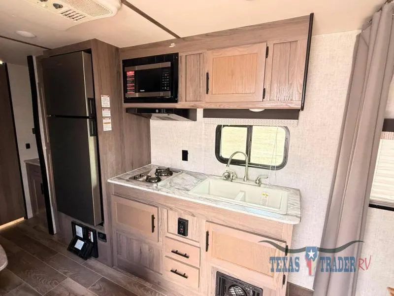 2022 Gulf Stream RV Ameri-Lite 248BH - Photo 4