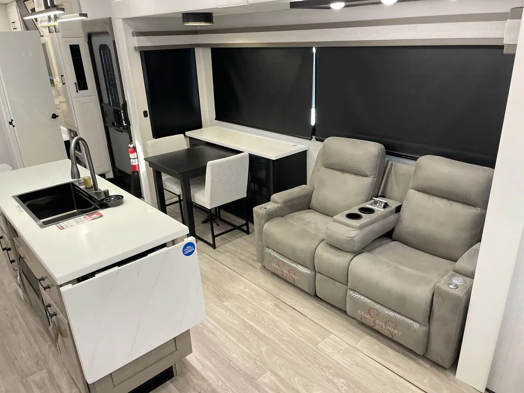 2027 Jayco Pinnacle 36FBTS, Photos photo 7