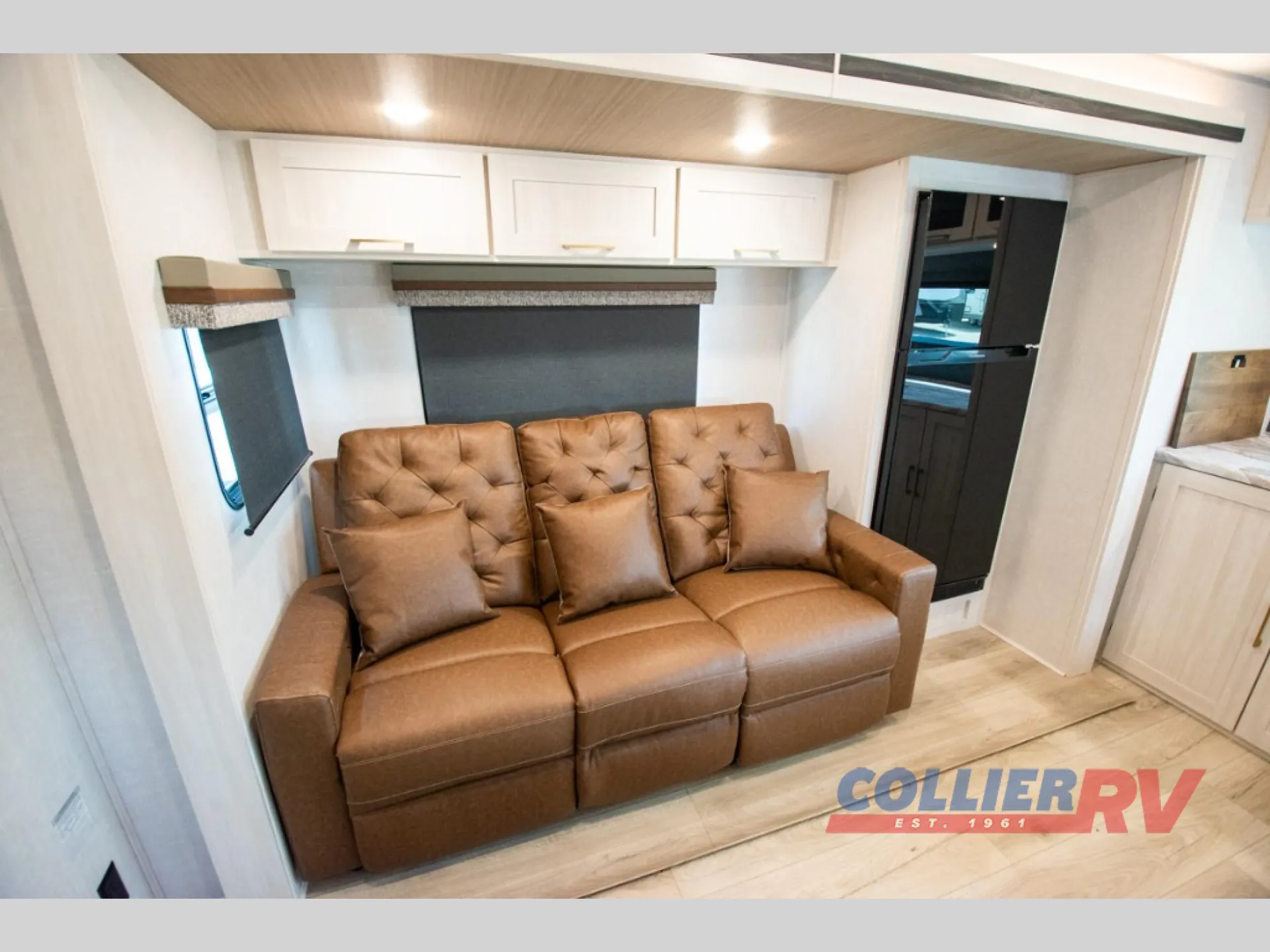 2024 Forest River Grand Surveyor 268FKBS — Photo 6