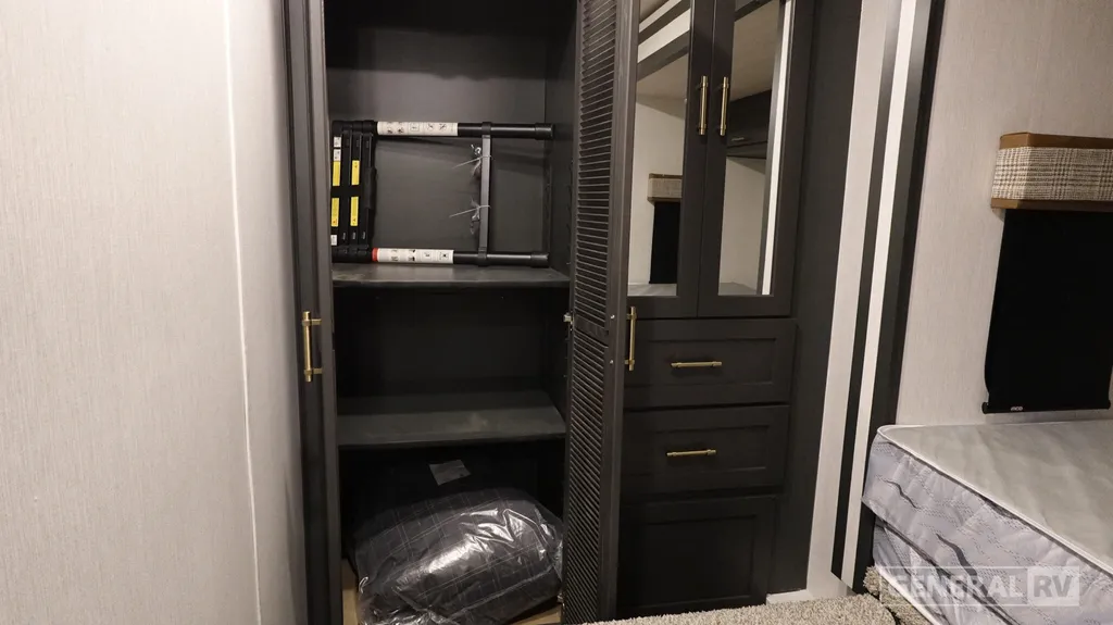 2027 NeXus RV Maximus 34MX, Photos photo 19
