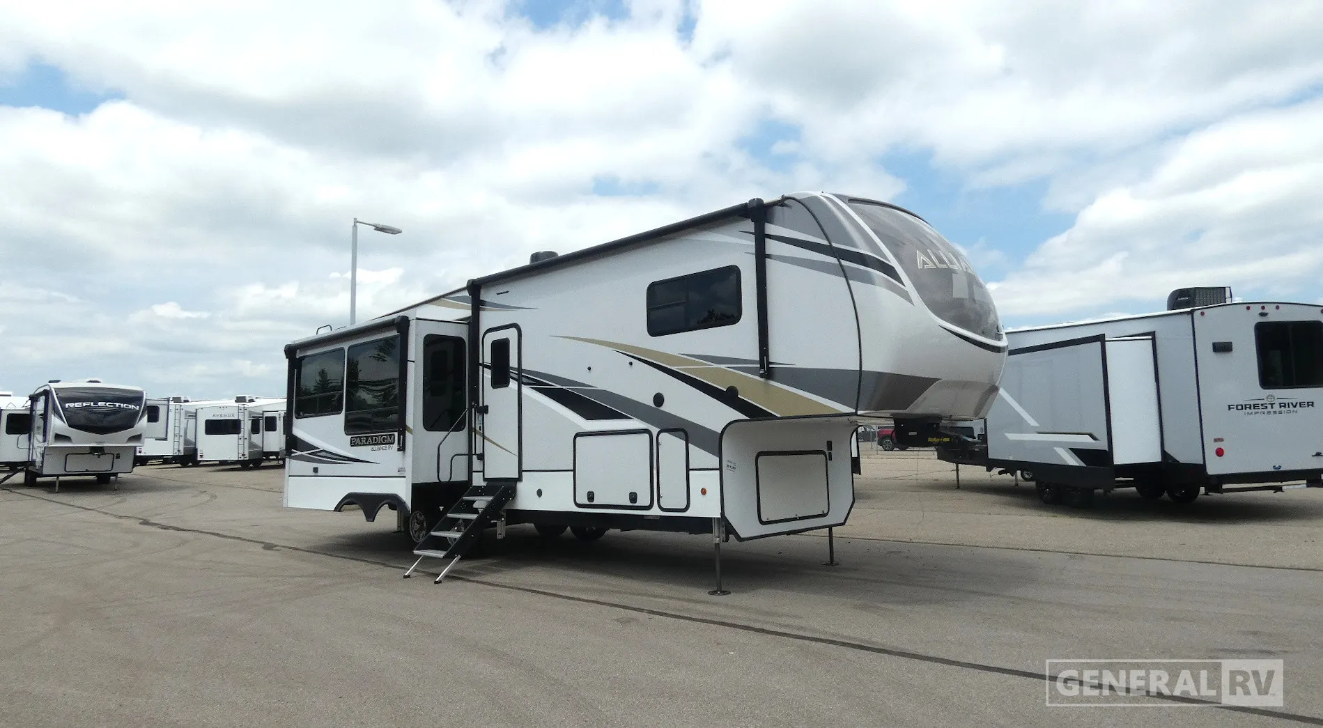 2021 Alliance RV Paradigm 310RL - Photo 2