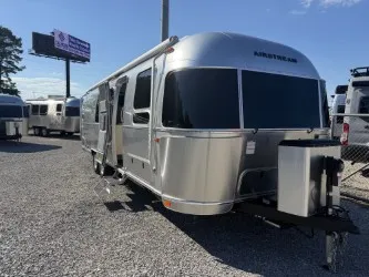2026 Airstream Flying Cloud 30FBBT - Main photo