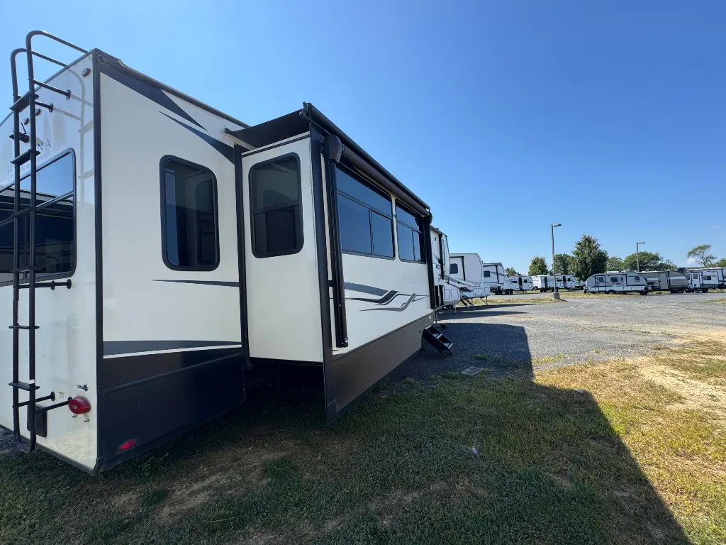 2022 Keystone Montana High Country 385BR, Photos photo 11
