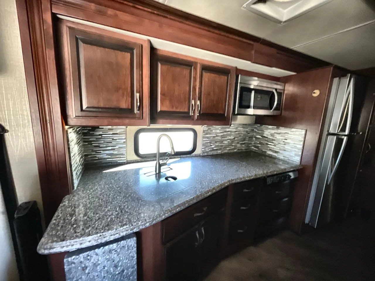 2017 Fleetwood Pace Arrow LXE 38K - Photo 3