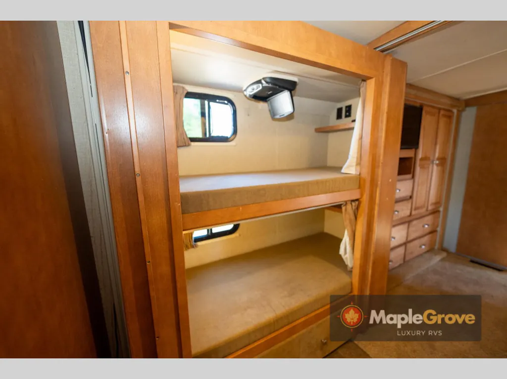 2014 Winnebago Vista 35B, Photos photo 46