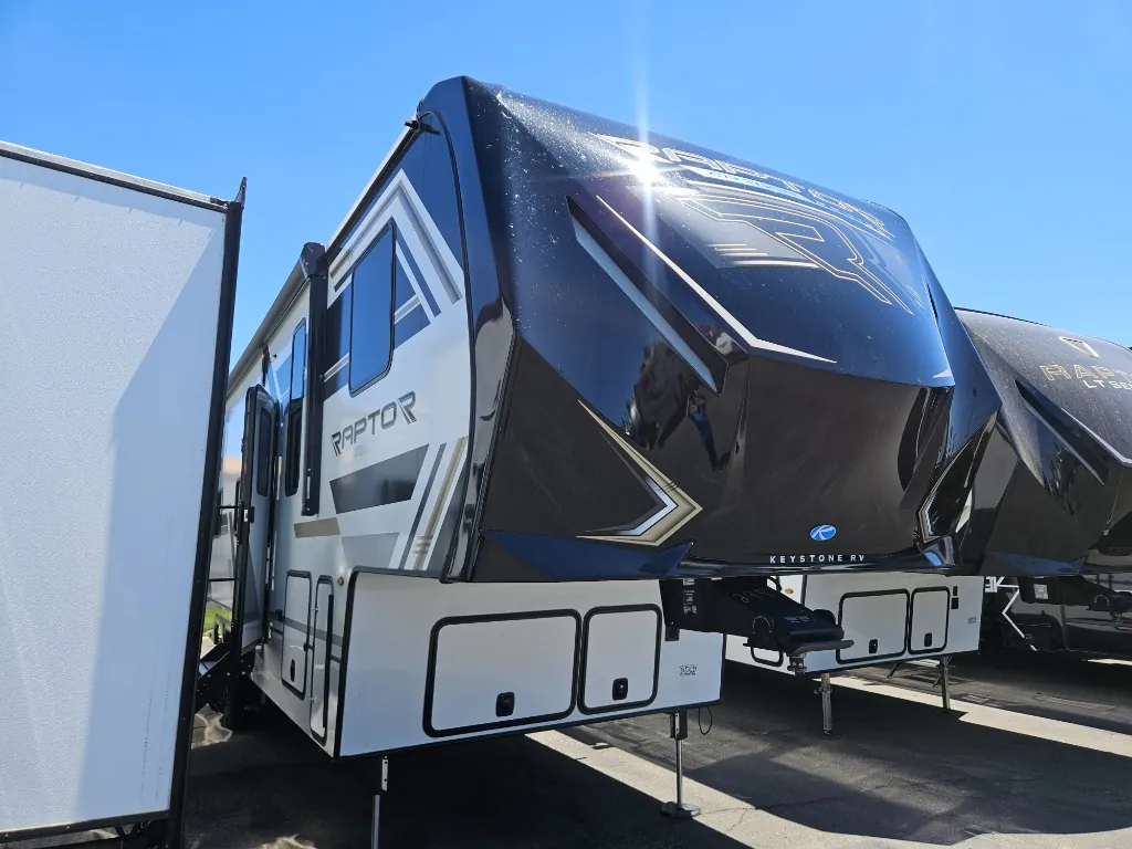 2025 Keystone Carbon 310