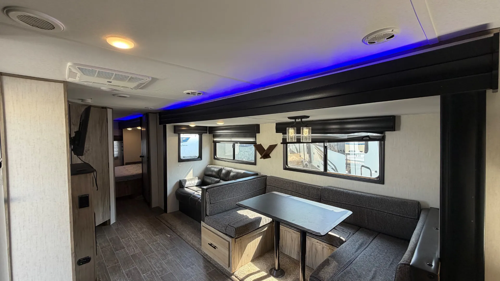 2022 Forest River Cherokee Alpha Wolf 28FK-L - Photo 4