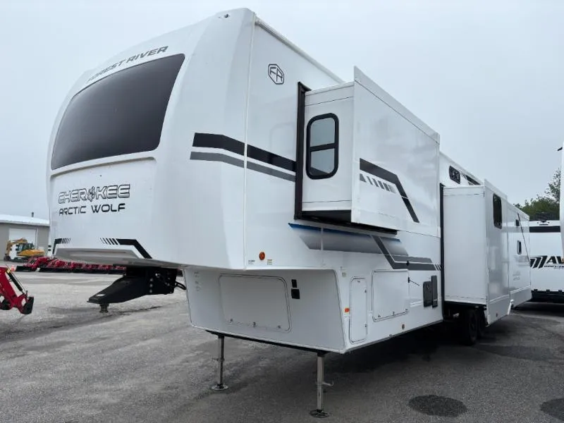 2026 Forest River Cherokee Arctic Wolf 3650SUITE - Photo 4