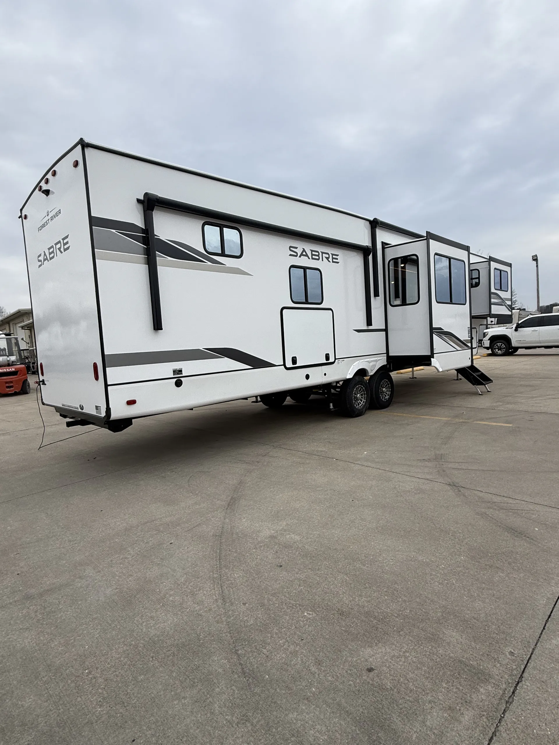 2026 Forest River Sabre 37FLH — Photo 7