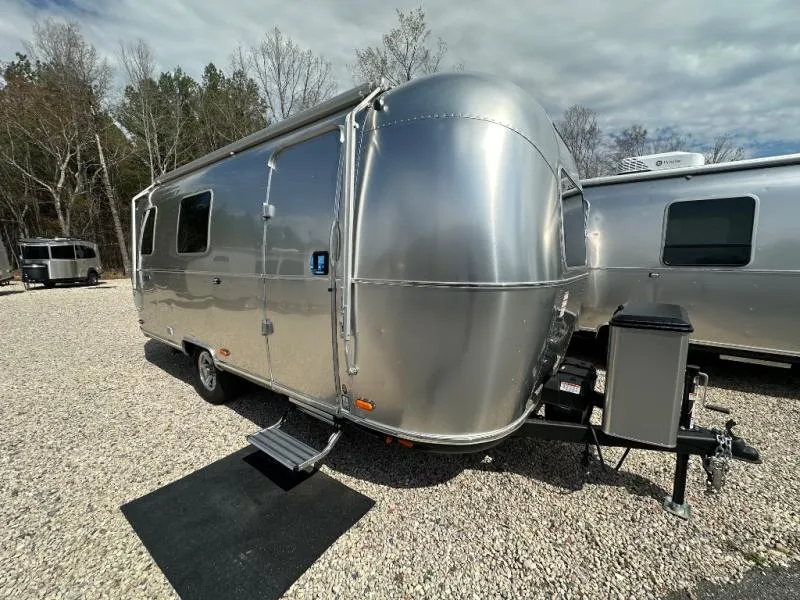 2026 Airstream World Traveler 22RB - Photo 2
