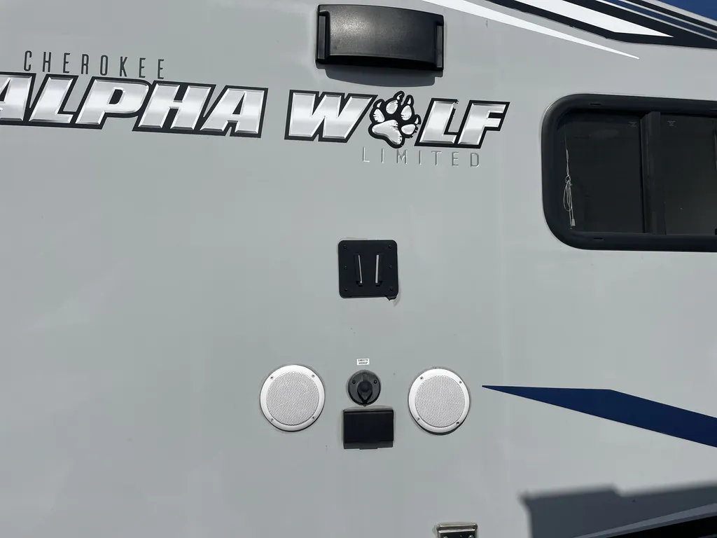 2022 Forest River Cherokee Alpha Wolf 30DBH-L, Photos photo 22
