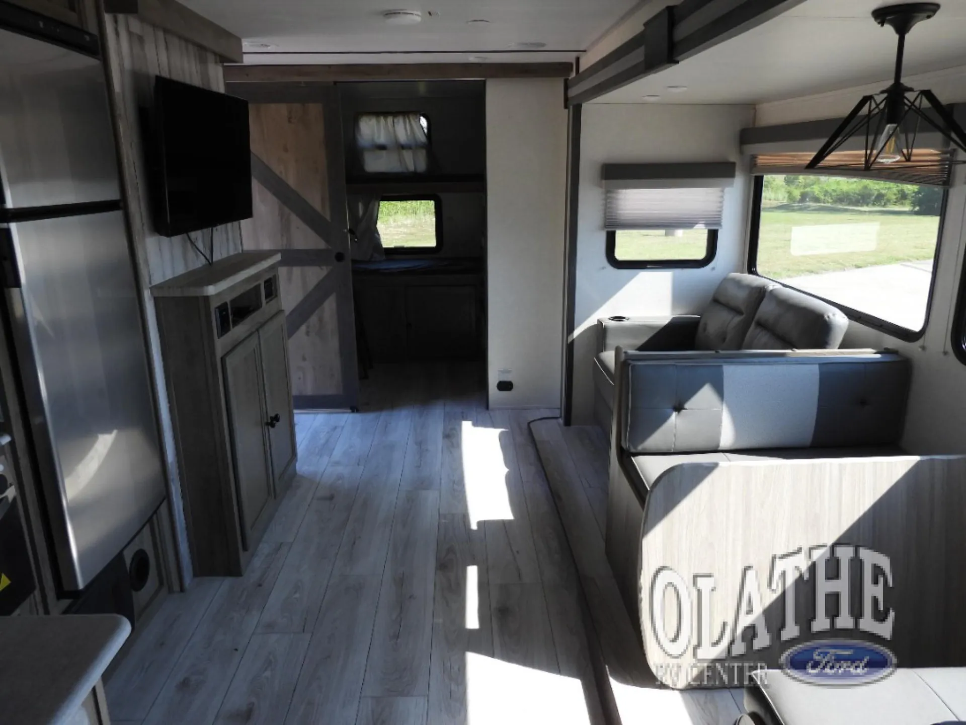 2022 Forest River Surveyor Legend 296QBLE - Photo 4