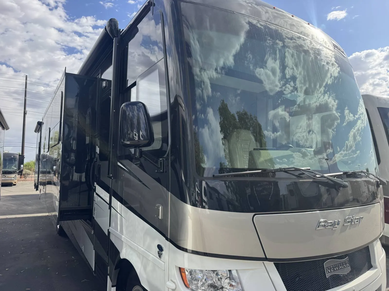 2026 Newmar Bay Star 3626 - Photo 2