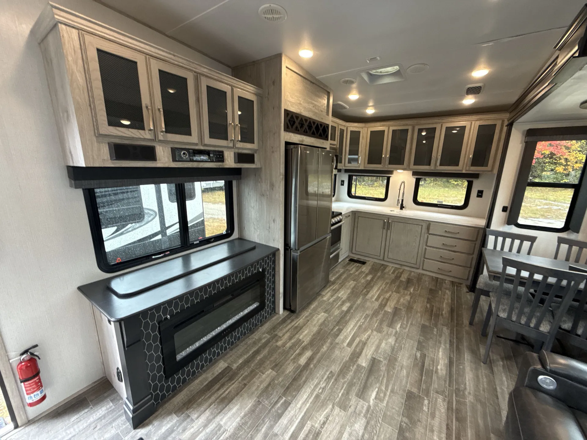 2022 Keystone Avalanche 295RK — living area main