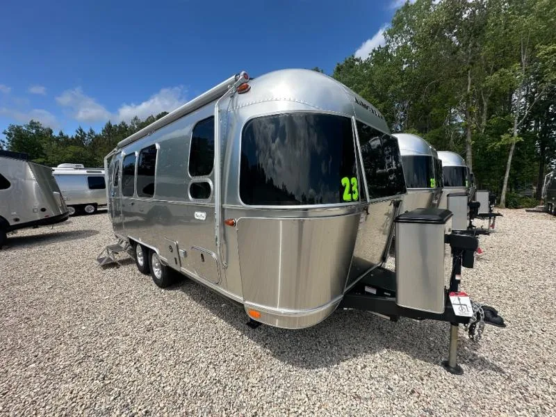 2026 Airstream Flying Cloud 23FB - Photo 3