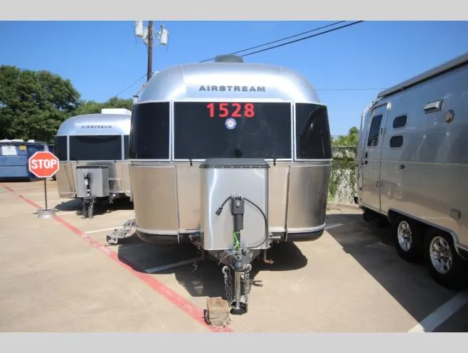 2015 Airstream Classic 30RB - Photo 2
