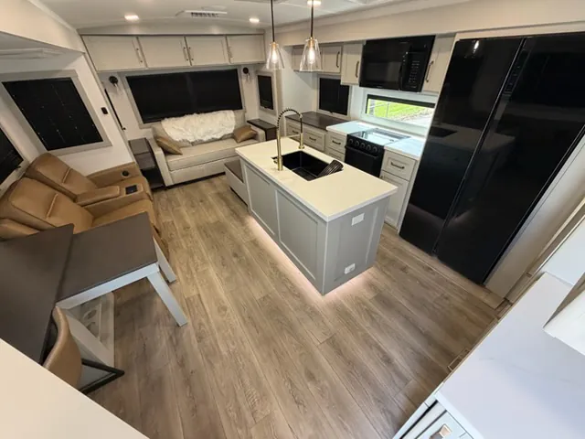 2025 Brinkley Model Z AIR 310, Photos photo 5