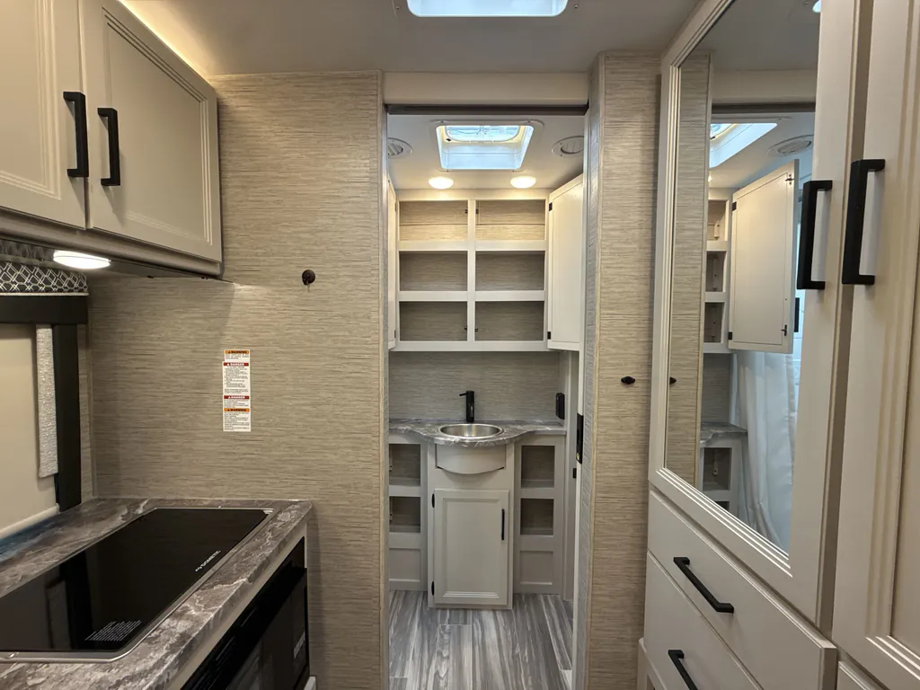 2023 Thor Motor Coach Vegas 24.3, Photos photo 14