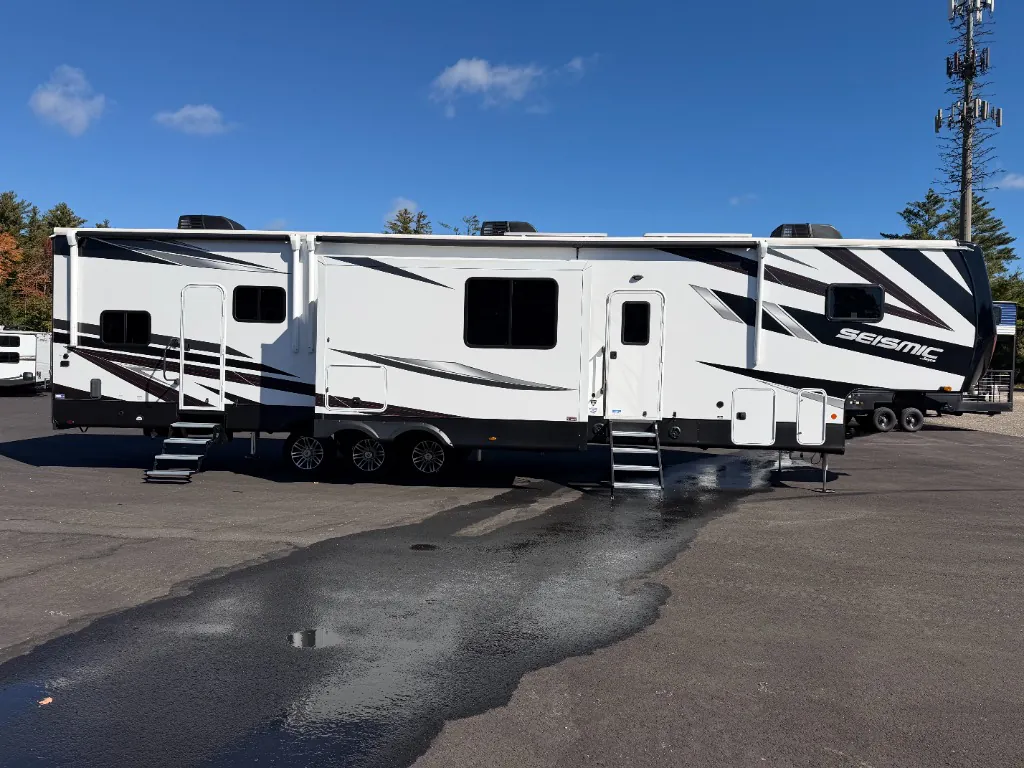 2025 Jayco Seismic 399 - Photo 4
