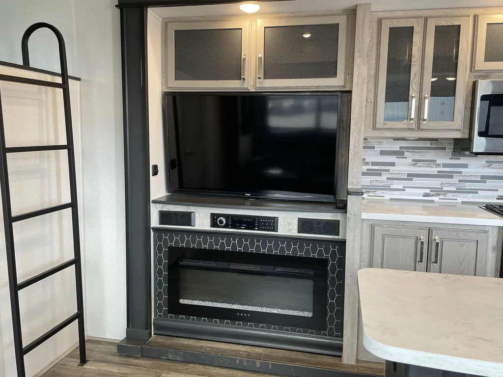 2023 Keystone Avalanche 390DS, Photos photo 13
