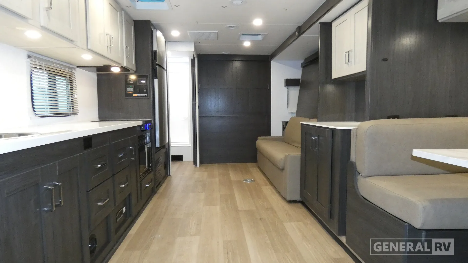 2027 Winnebago Sunflyer 28MB - Photo 3