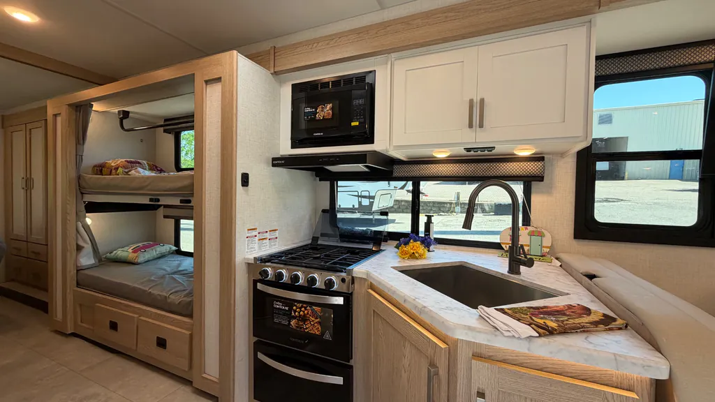 2026 Thor Motor Coach Freedom Elite 31FE, Photos photo 10
