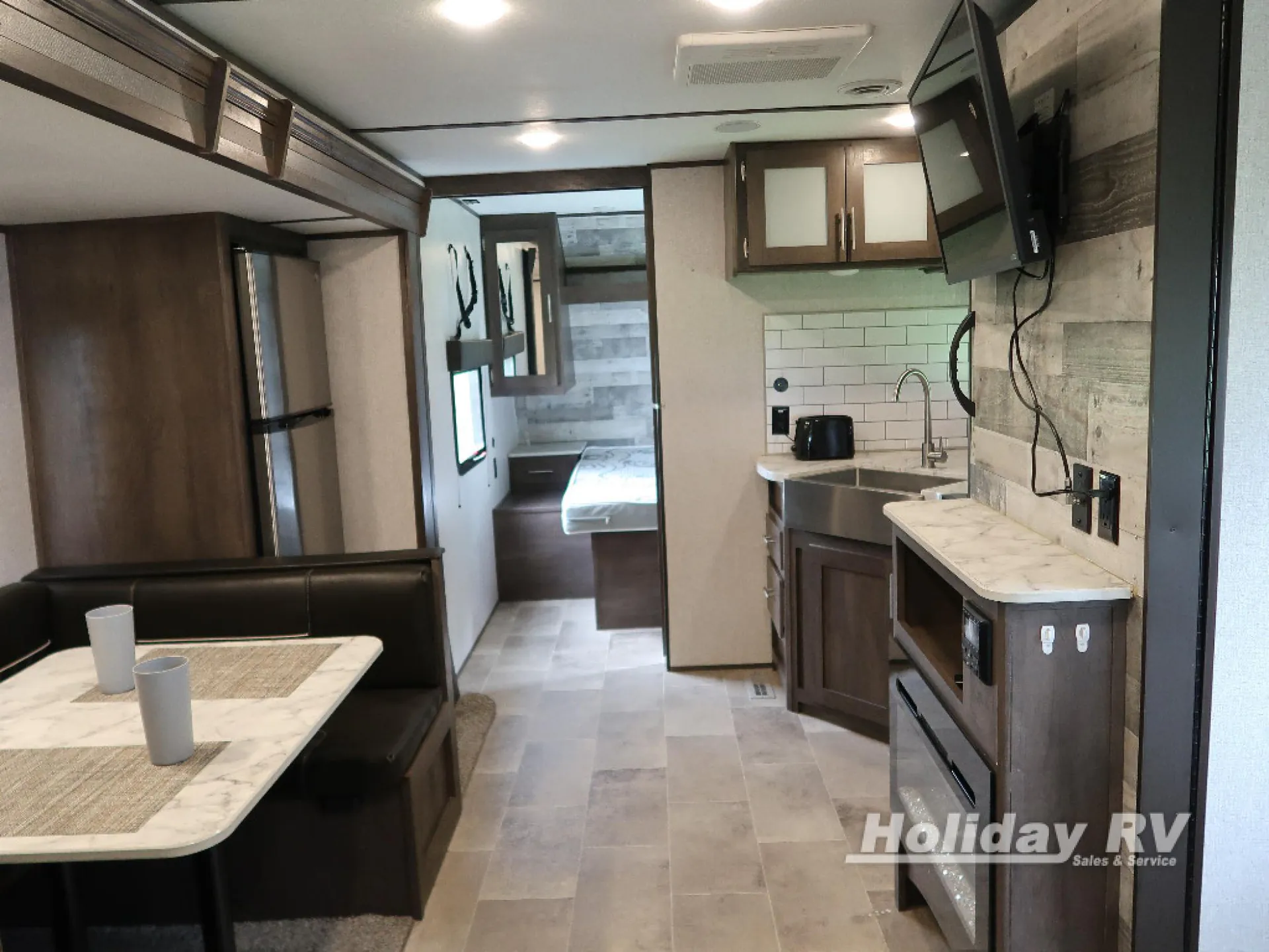 2021 Dutchmen Coleman Lantern 242BHWE dealer photo 8 from Holiday RV Sales and Service