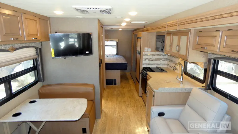 2018 Thor Motor Coach Hurricane 29M - Photo 3
