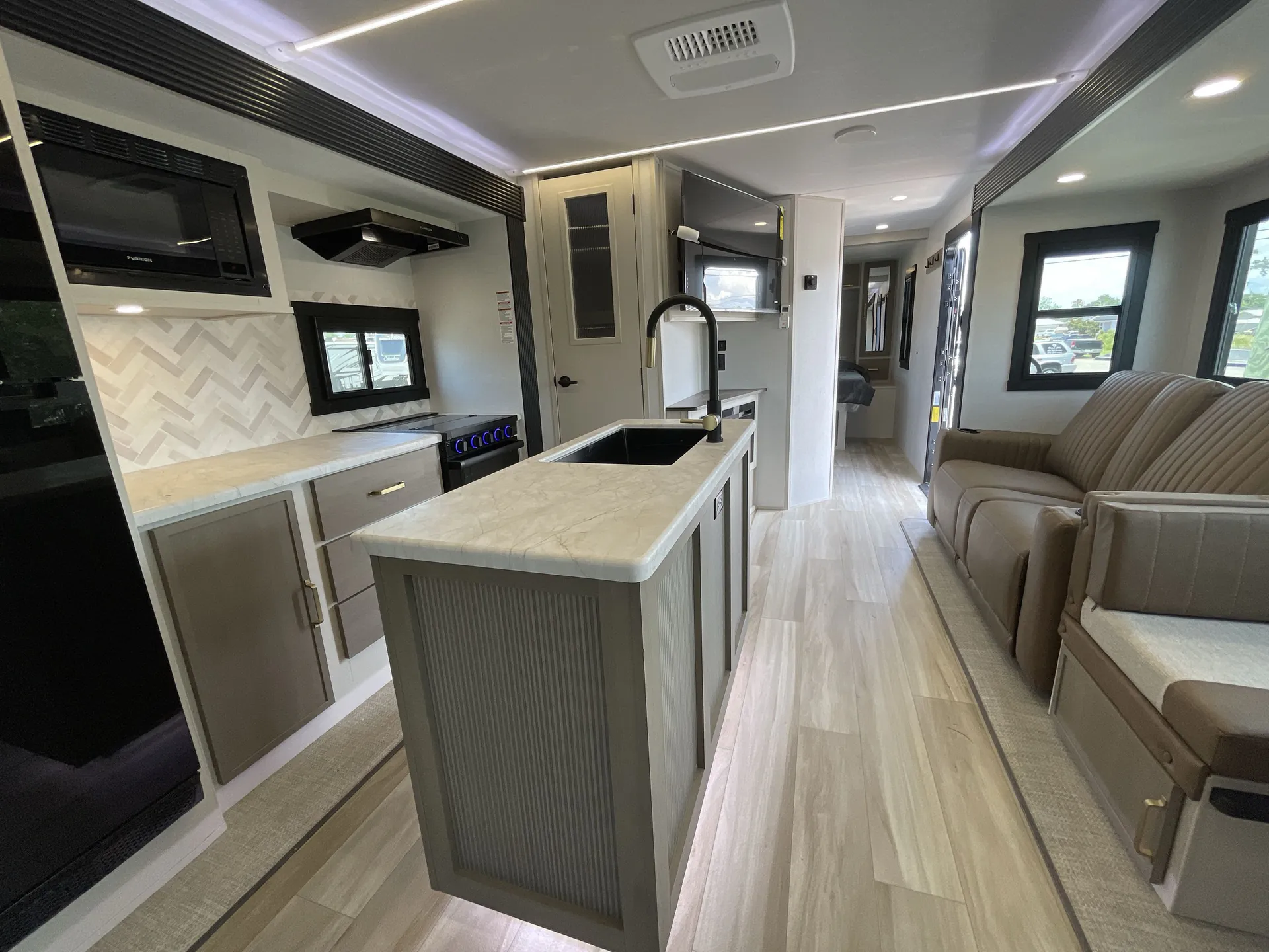 2027 Forest River Salem Hemisphere 310BHI — stove oven open